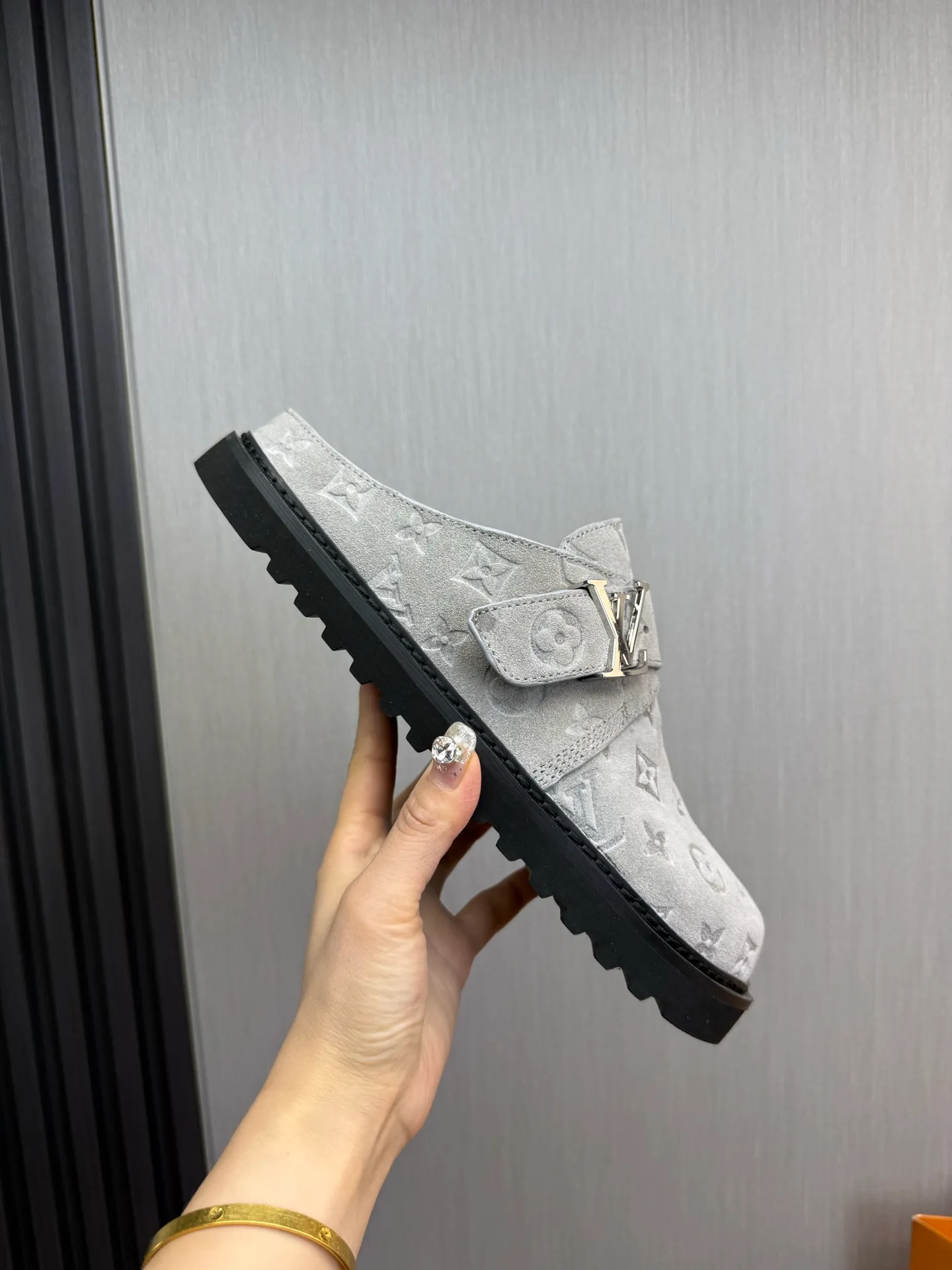 Men's men's shoes 460💰 Lv. Popular couple slippers hot sale🩷💚 🩴Official website one to one production 35-45 sizes 45 46 🉑️Customized!